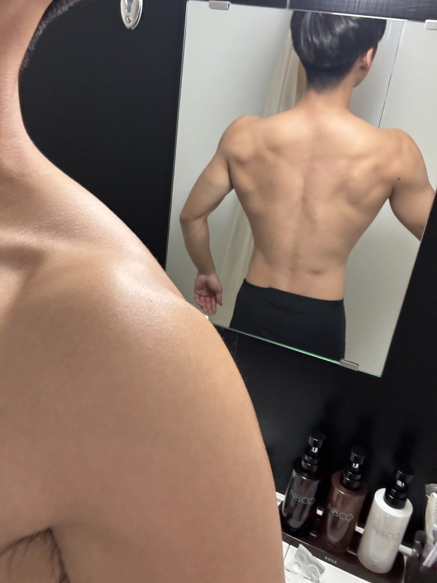 datsushoshaman's tweet photo. 9/30
背中と定食
背中って目に見えないから難しい
未来も見えないから、ライフプランニング難しい
けど見えないからこそ、未知の楽しさがある
体重開始64から67近くまでUP
#筋トレ
#男磨き
#継続
#こつこつが勝つコツ https://t.co/VSz1EAjN0A