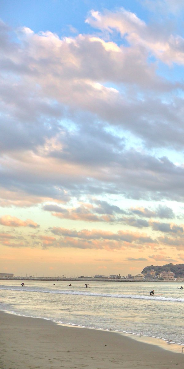 la_mer_8's tweet photo. 江ノ島と夕焼け。 https://t.co/LZpDH6pPpL