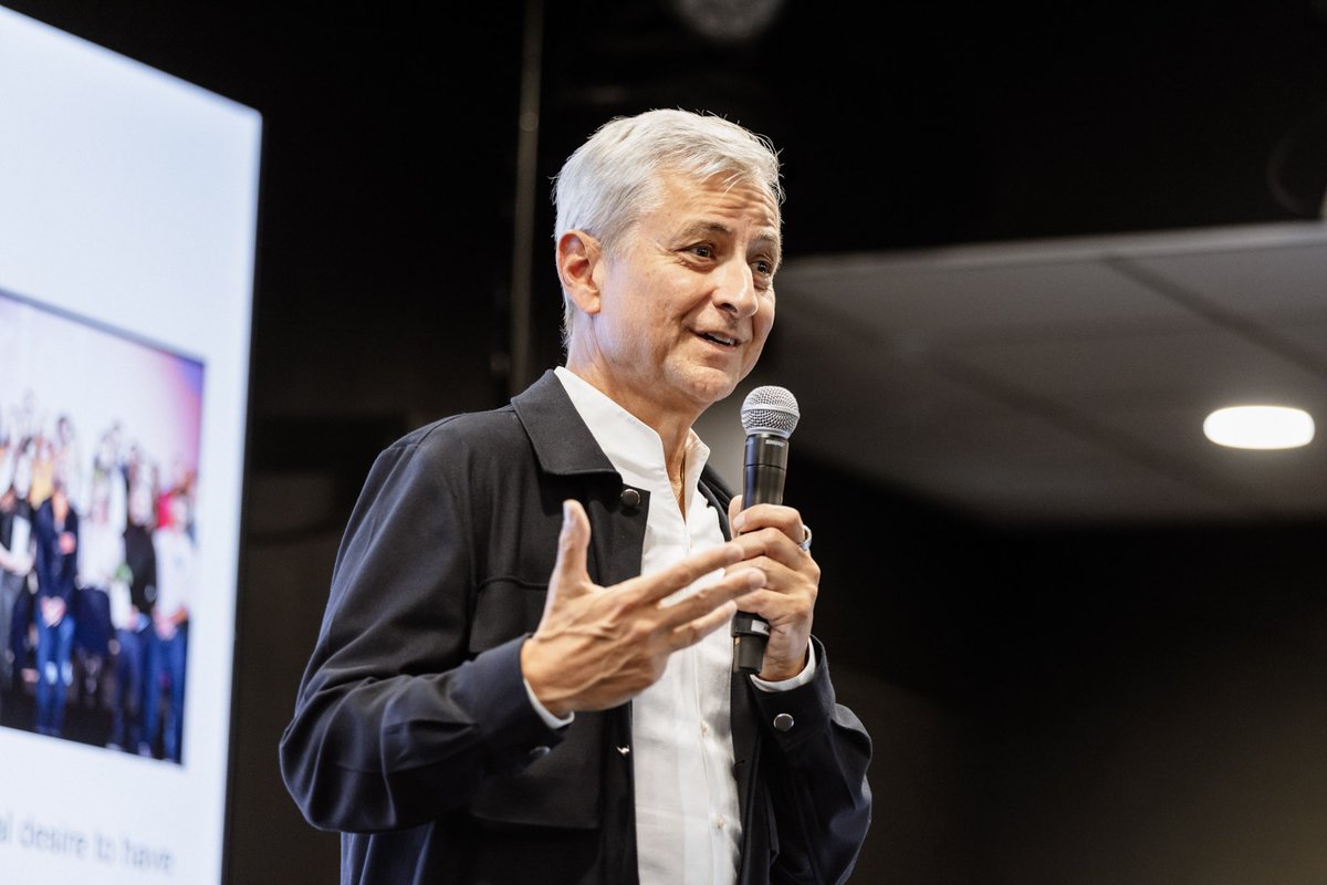 SKEMA_BS's tweet photo. [ACTUALITÉ 🚀] Le 28 septembre, Jean-Philippe Courtois (SKEMA 1983), ancien EVP de Microsoft, était sur le campus Grand Paris pour une masterclass autour de son parcours, des transformations technologiques et des enjeux de l’IA. Détails : https://t.co/Op5pAwCGz9 #WeAreSKEMA https://t.co/gRE3TDpzSI