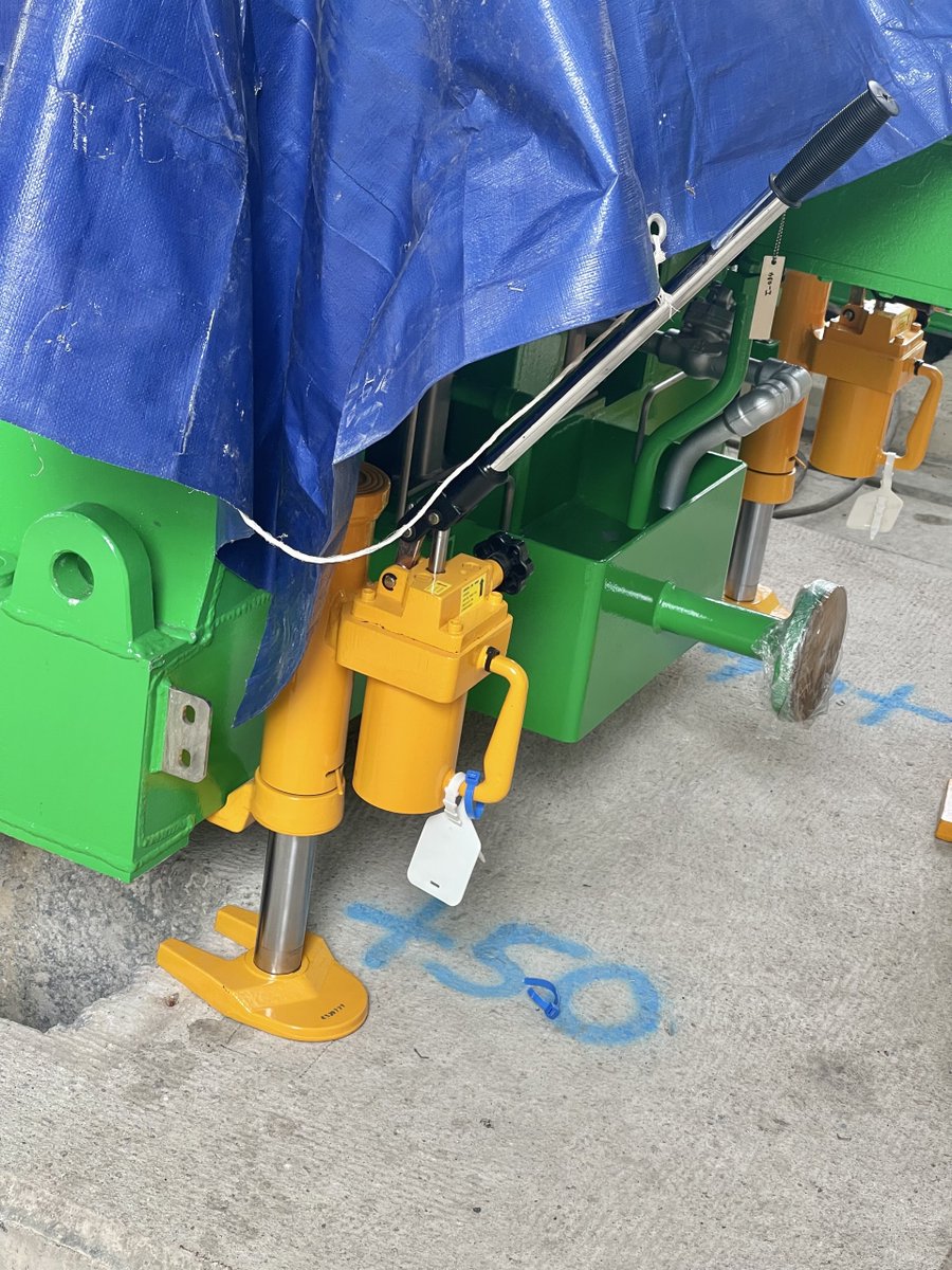 RSS_Industrial's tweet photo. Portable #hydraulic toe jacks in action that are being used to finally position a skid base on a local construction project #jacks #jacking equipment is available to purchase or hire #liftingdifferent #RSS https://t.co/DXHLu0mfsB