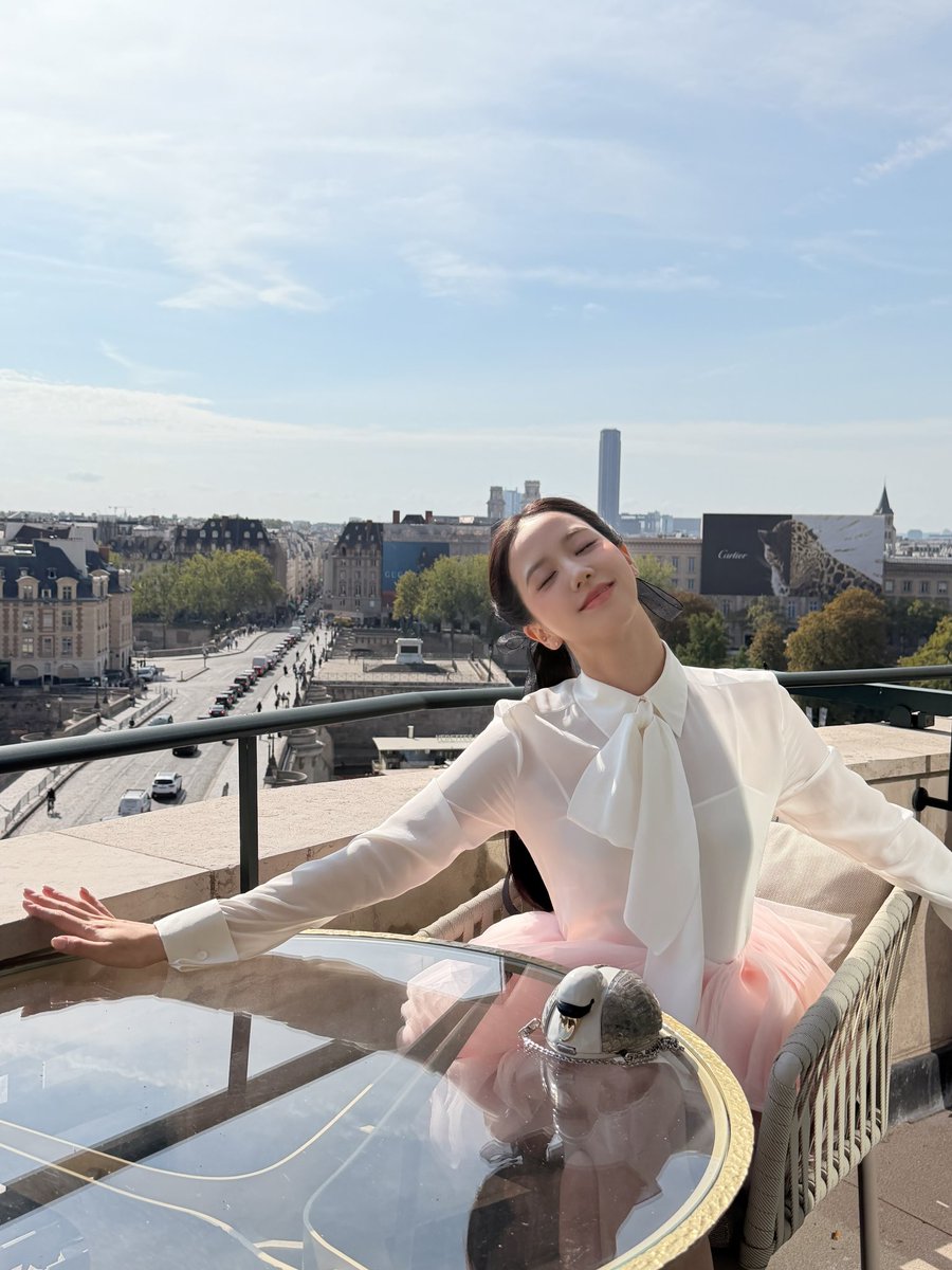NEWSJISOO's tweet photo. #JISOO instagram update. https://t.co/wK4O4O6GWp