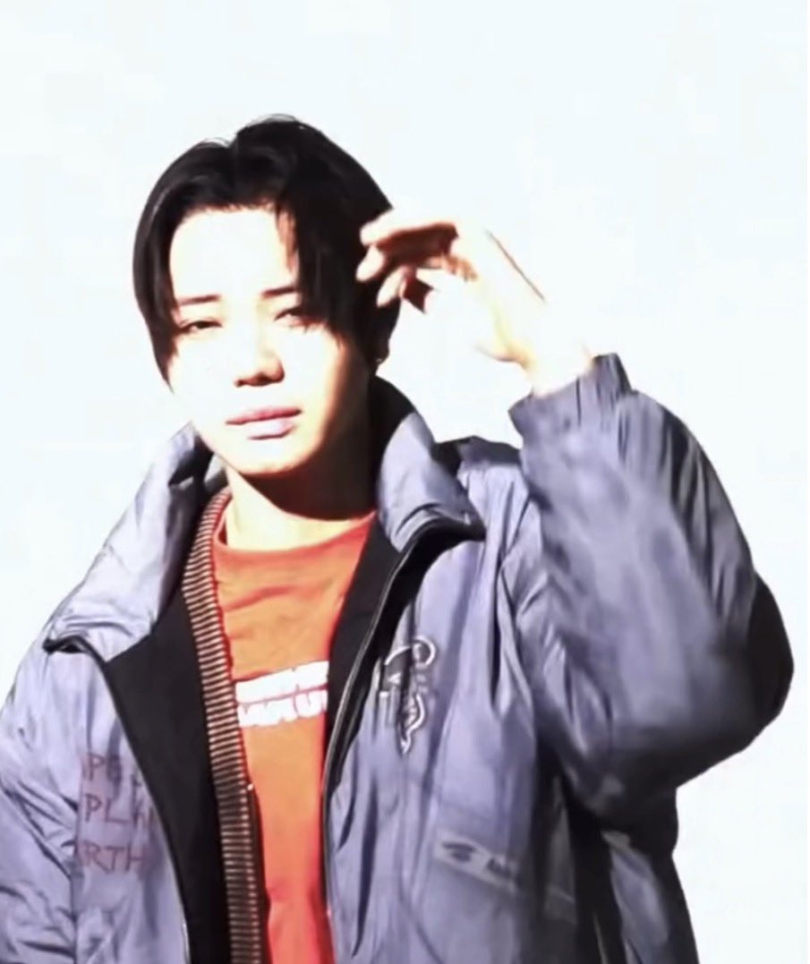 cchocohyul's tweet photo. its the same but not really... ykwim? its giving kwon badrol https://t.co/d10cX7MCci