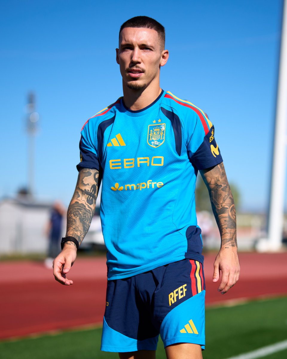 SEFutbol's tweet photo. Fran García sustituye a Grimaldo en la concentración de la @SEFutbol.

El lateral del @Atleti causa baja debido a unas molestias en el muslo izquierdo 

ℹ️ Más información: https://t.co/yIMn1qwd3W 

#VamosEspaña | #NationsLeague https://t.co/BAL7SyBaKw