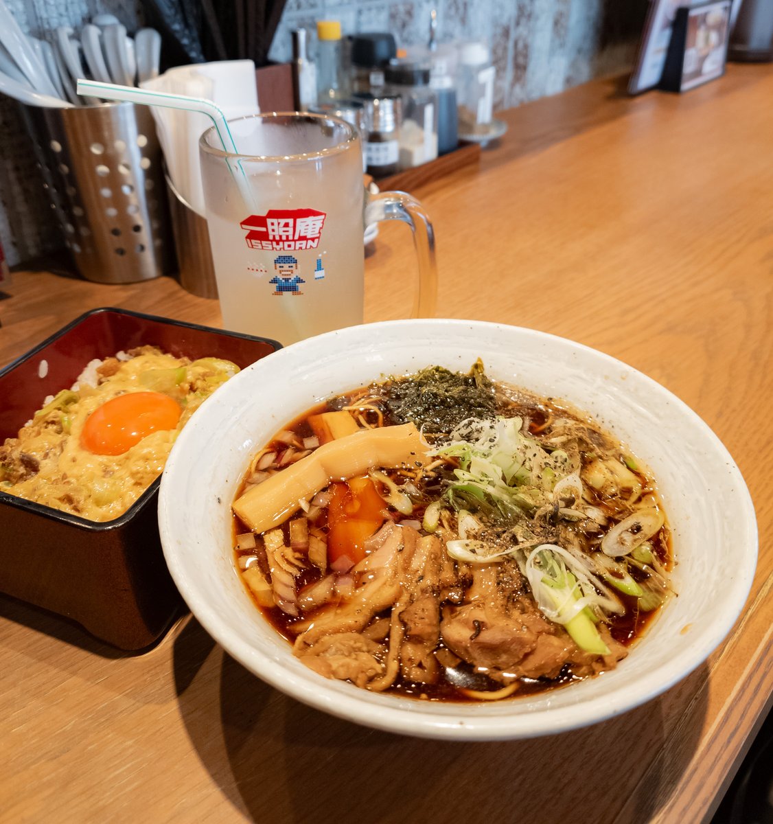 ittsuri's tweet photo. 一照庵 晴天櫓の笠岡ブラック🍜 https://t.co/1LdsUova3L
