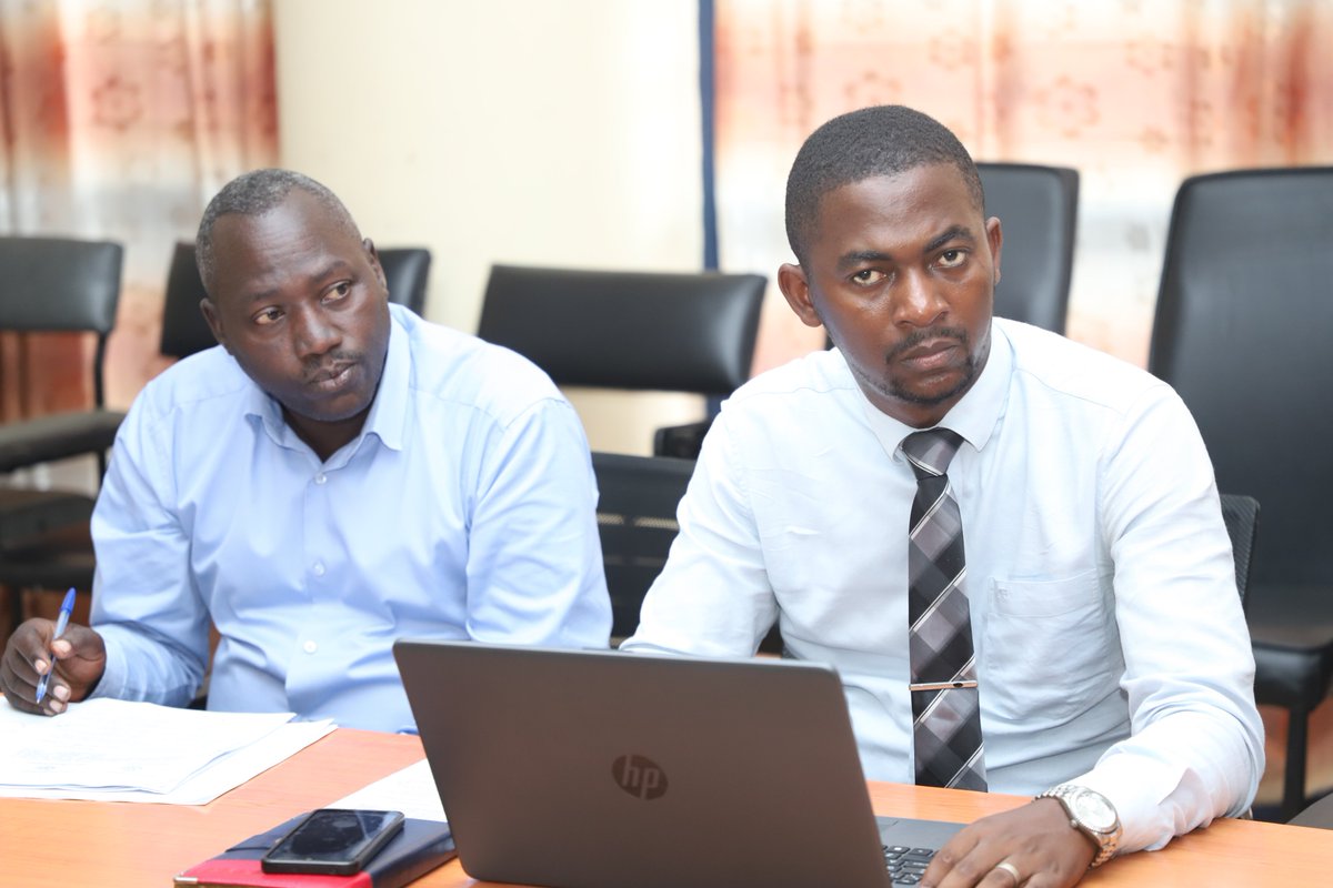 MilteBurundi's tweet photo. Le Secrétaire Permanent au #MILTE a tenu une réunion de sensibilisation à l’intention des Directeurs Provinciaux des Infrastructures, des Logements Sociaux, des Transports et de l'Equipement et des responsables de l’@obuhaoffice sur le Décret n°100/126 du 18 septembre 2026 portant viabilisation par intégration et restructuration des quartiers spontanés.
L’objectif est de renforcer l’appropriation de ce cadre légal, la coordination des acteurs et la mise en œuvre d’une urbanisation mieux planifiée, inclusive et durable.
@NtareHouse @BurundiGov