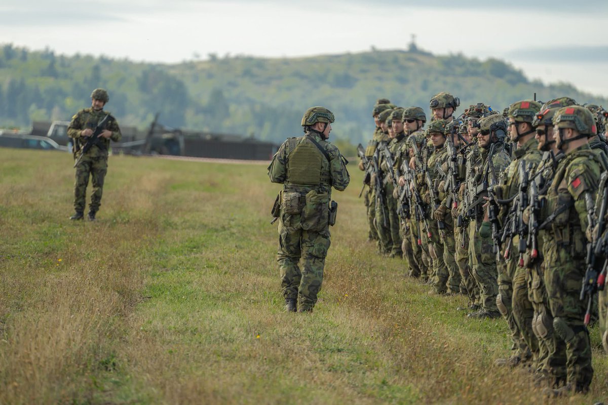 praisethesteph's tweet photo. 🇨🇿#Czechia: The Rapid Trial II exercise, in which the 41st Mechanized Battalion of the 4th Rapid Deployment Brigade played a leading role, but which also included engineers from the 15th Engineer Regiment.

During the exercise, two mechanized companies faced off against each other, with one attacking and the other defending. In addition to the KBVP Pandur II CZ 8x8 wheeled infantry fighting vehicles, the combat operations also involved mortars and drones. Minefields were created using MV-3 mine launchers mounted on Tatra 810 truck beds, while roadblocks were cleared using explosives.

🧵1/4