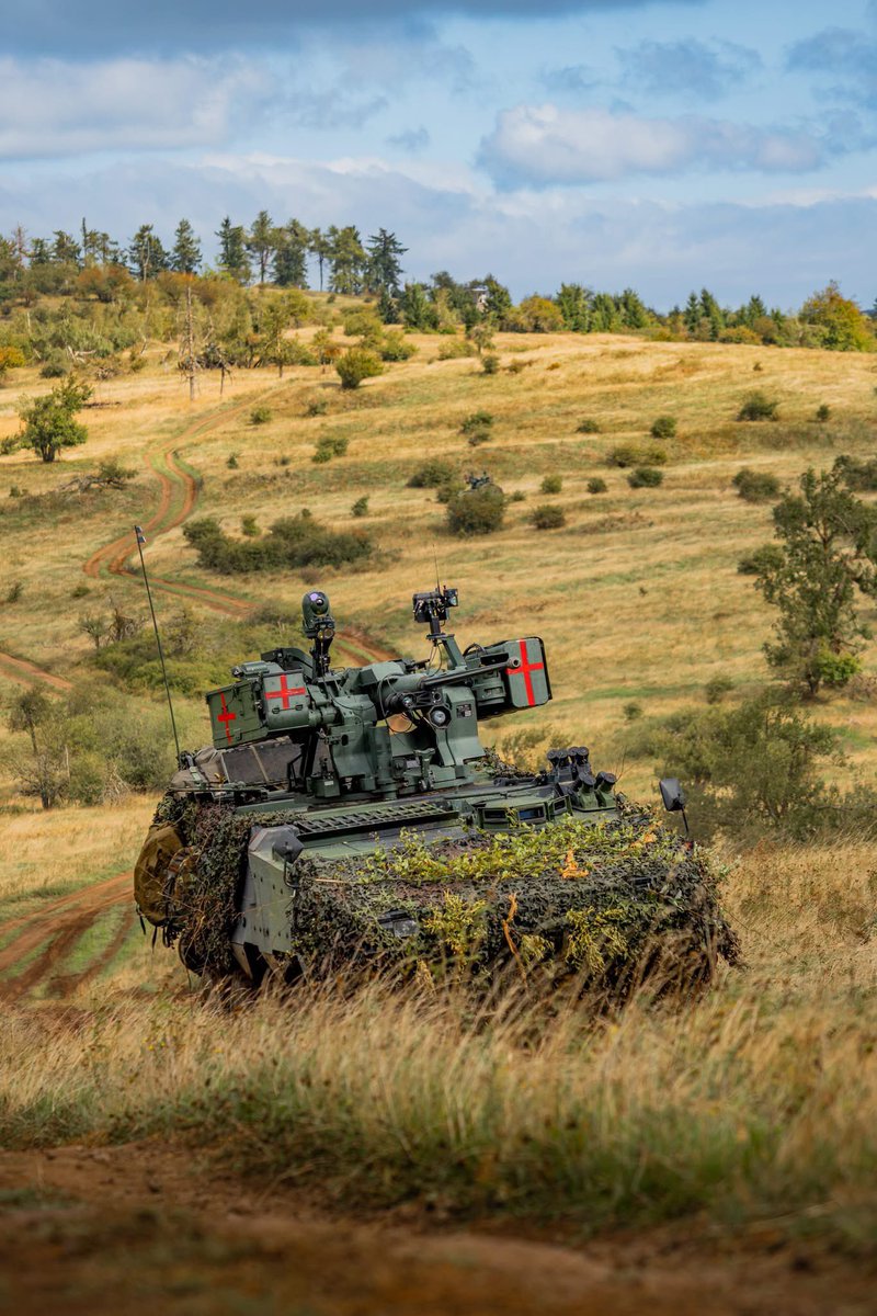 praisethesteph's tweet photo. 🇨🇿#Czechia: The Rapid Trial II exercise, in which the 41st Mechanized Battalion of the 4th Rapid Deployment Brigade played a leading role, but which also included engineers from the 15th Engineer Regiment.

During the exercise, two mechanized companies faced off against each other, with one attacking and the other defending. In addition to the KBVP Pandur II CZ 8x8 wheeled infantry fighting vehicles, the combat operations also involved mortars and drones. Minefields were created using MV-3 mine launchers mounted on Tatra 810 truck beds, while roadblocks were cleared using explosives.

🧵1/4