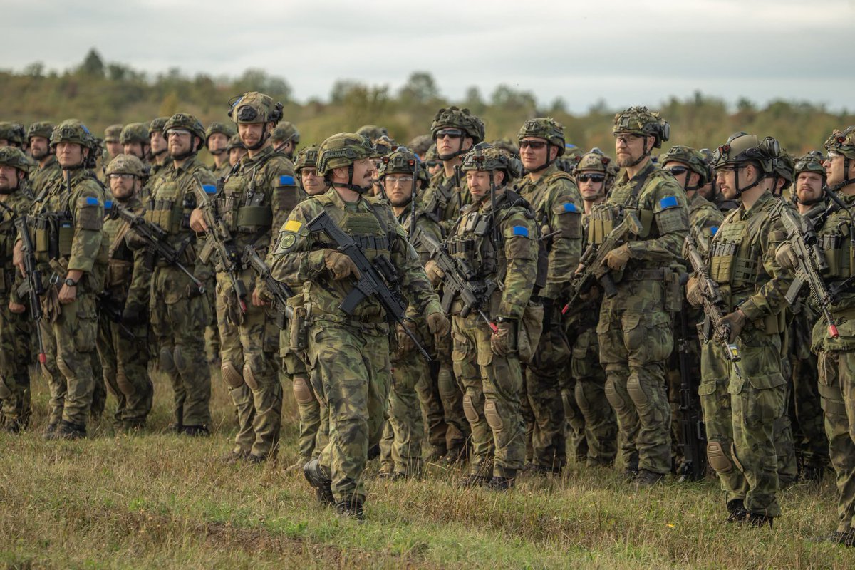praisethesteph's tweet photo. 🇨🇿#Czechia: The Rapid Trial II exercise, in which the 41st Mechanized Battalion of the 4th Rapid Deployment Brigade played a leading role, but which also included engineers from the 15th Engineer Regiment.

During the exercise, two mechanized companies faced off against each other, with one attacking and the other defending. In addition to the KBVP Pandur II CZ 8x8 wheeled infantry fighting vehicles, the combat operations also involved mortars and drones. Minefields were created using MV-3 mine launchers mounted on Tatra 810 truck beds, while roadblocks were cleared using explosives.

🧵1/4