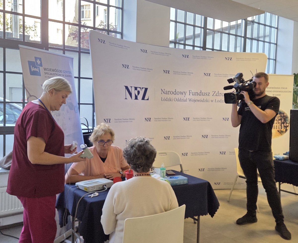 NFZ_Lodz's tweet photo. W roku #POCHP przypominamy Wam o tym, jak ważnym badaniem jest #spirometria.
Wykrywa #obturację, która może wskazywać na POCHP lub astmę.
🫁Kaszlesz? 🫁Masz duszność?
Samo nie przejdzie ! Zgłoś się do #POZ.
@NFZ_GOV_PL @ChorobPluc_PL https://t.co/8vfhNKmEnl
