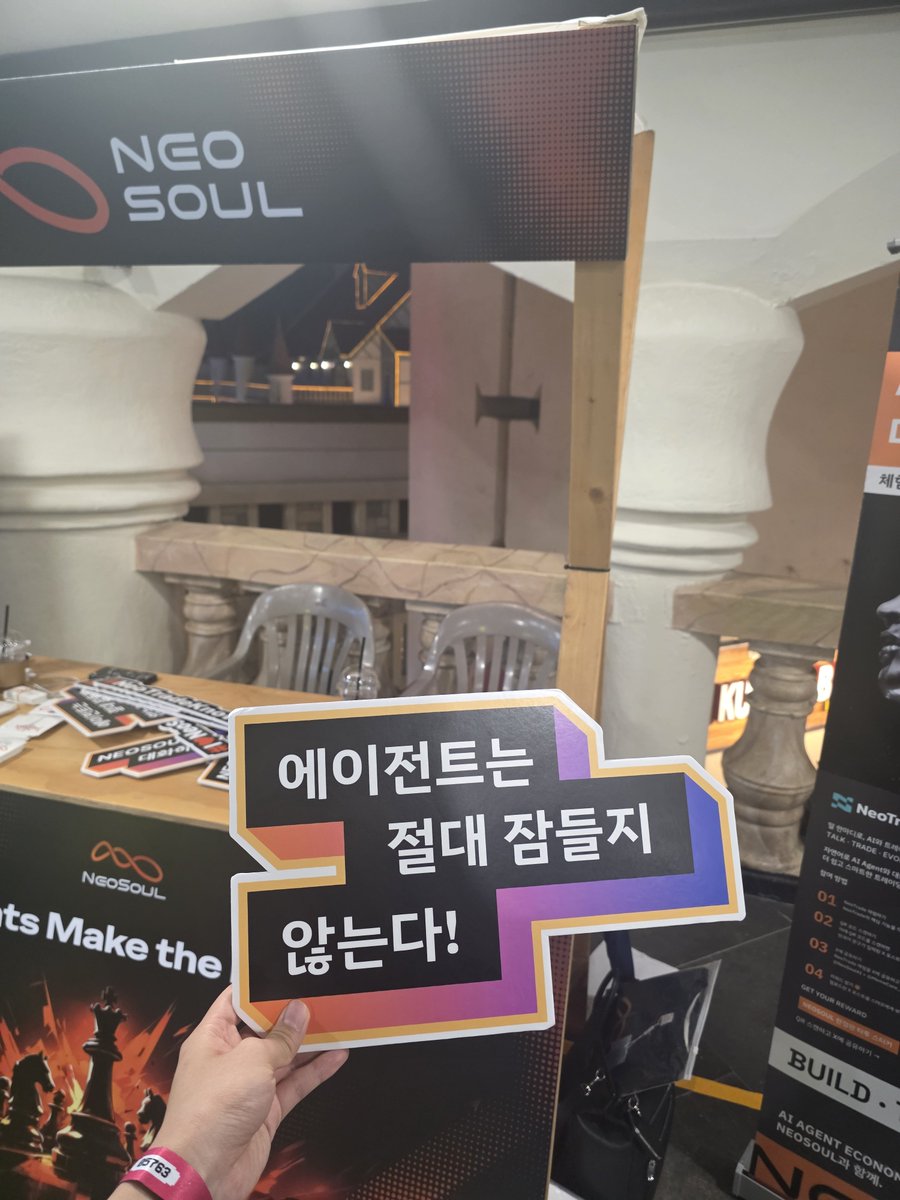 rainbowle's tweet photo. 한국에서 @NeoSoulAI의 EvoEvo를 직접 체험해봤어요! 🤖🇰🇷

나만의 AI Agent를 만들고, 소통하고, 진화시키는 새로운 경험. ⚡

@MemeCore_M @kbwofficial
#NeoSoul #EvoEvo #AIAgent https://t.co/yDx7oojS8M