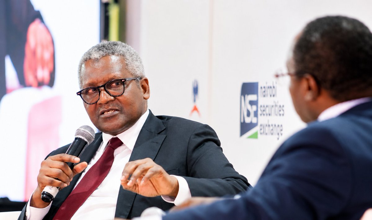 _AfricanSoil's tweet photo. Africa's richest man, and 𝘄𝗼𝗿𝗹𝗱'𝘀 𝗿𝗶𝗰𝗵𝗲𝘀𝘁 𝗔𝗳𝗿𝗶𝗰𝗮𝗻, 𝗔𝗹𝗶𝗸𝗼 𝗗𝗮𝗻𝗴𝗼𝘁𝗲 is deep inside Kenya. Very soon he might even be the President there...🤭 🇰🇪

The Kenyans seem to trust him more than their corrupt government officials who wanted a 'stake' in his companies before signing deals. He refused; instead now offering ordinary Kenyans shares in some of his oil and cement companies. 

It's going down in Nairobi. 
A wealthy business man vs. A greedy, corrupt government 🔥