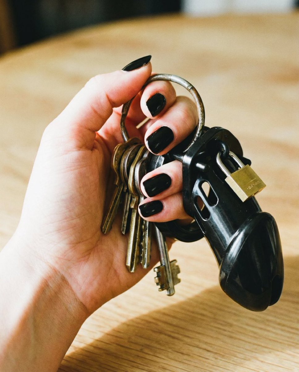 km6cime's tweet photo. Who else is looking forward to Locktober? 😋 https://t.co/Rz45gn1D2A