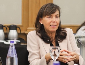 Elmedicoint's tweet photo. 🗣️ Pilar Garrido alerta en 'Mujeres en Farma': "Falta conciencia social y visión de género en #cáncer de #pulmón" 🫁
El #sexo influye en todo el proceso: desde el #diagnóstico, hasta el #tratamiento👩‍⚕️
-
Te lo cuenta: @EvafaLibre
⬇️
https://t.co/Gmad1Vx3As https://t.co/rBGtNZftGg