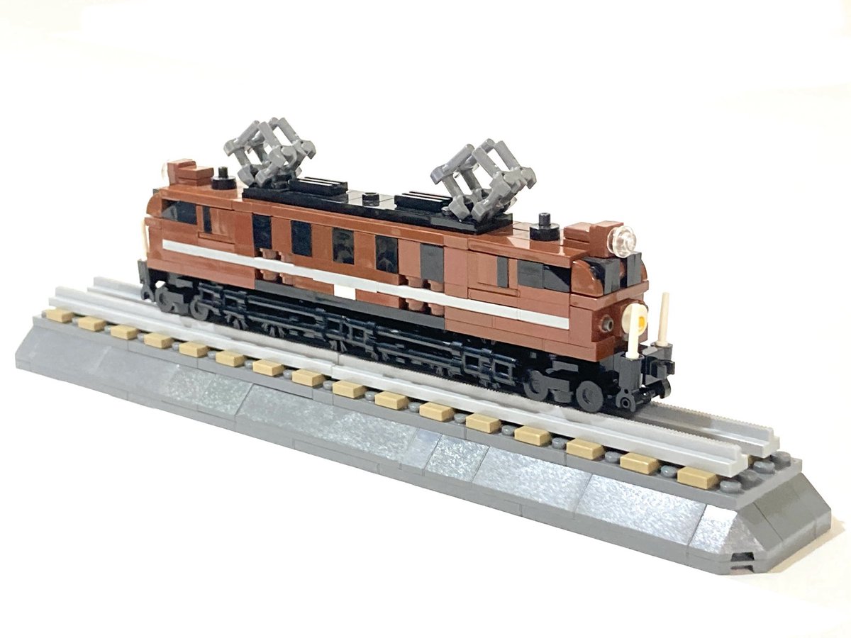 mizuki_Brick's tweet photo. レゴマイクロトレインシリーズ
EF58形電気機関車

最新のパーツ解釈でリメイク。
ついに台車を実装できた…！ https://t.co/oZyFOYCOxY