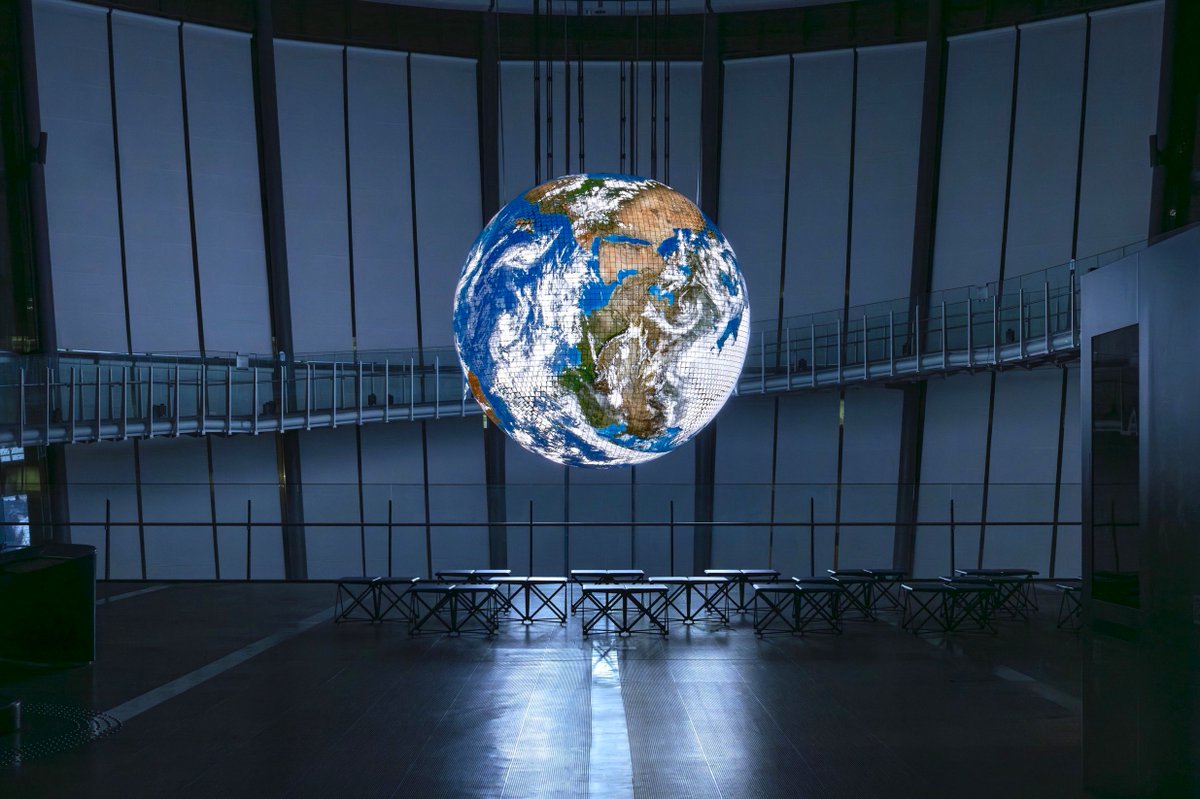 miraikan's tweet photo. 🌏本日から休館🌏
10月1日(木)から2027年4月22日(木)まで施設整備のため休館します。

休館中も、科学コミュニケーターによる館外イベントなどを開催予定🧳

SNSでは、リニューアルオープンに向けた取り組みも発信していきますので、ぜひお楽しみに😄

来年4月、パワーアップした未来館でお会いしましょう✨