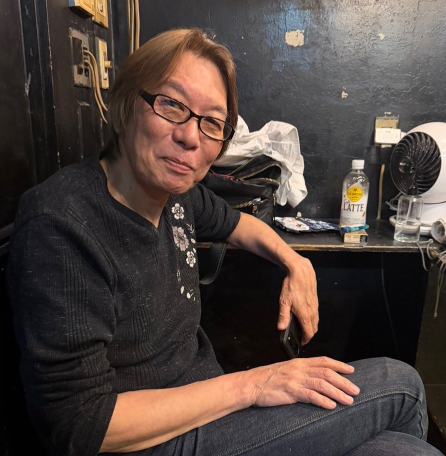 nosxemeura's tweet photo. I'm coping so hard that I find This Old Man hot. I'm grieving my old life before I knew him. https://t.co/S0LjPGvrA1