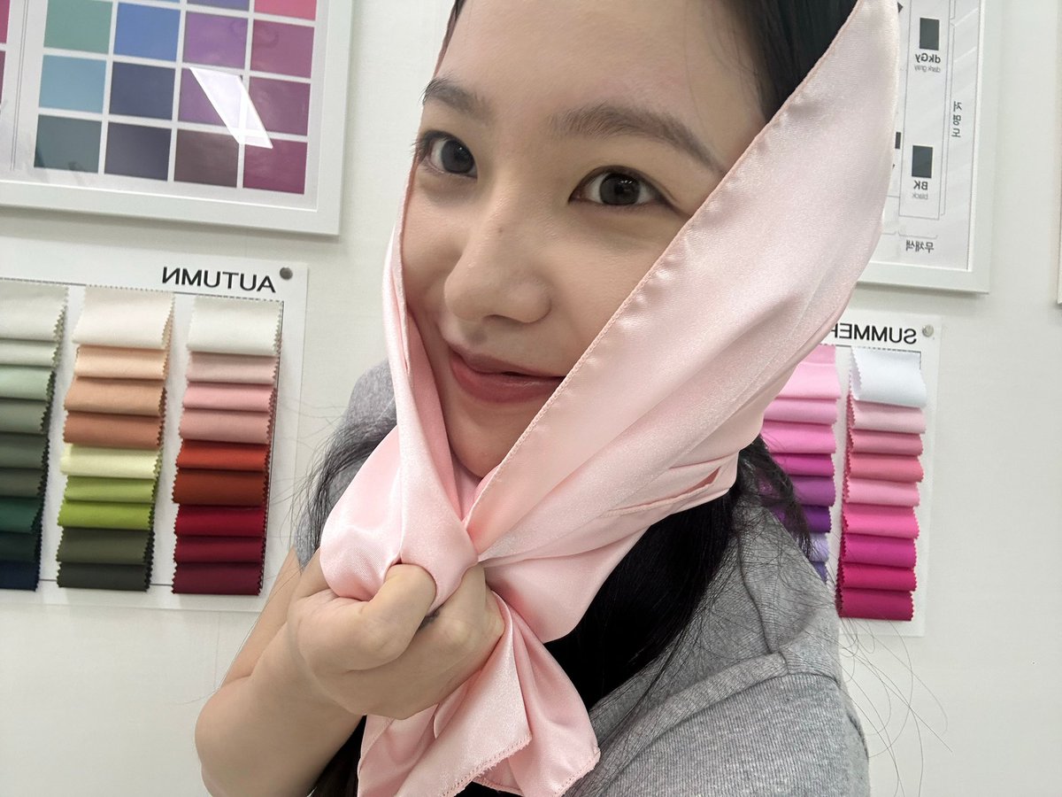 KIMYERIM_INTL's tweet photo. 💌 260930 KIM YERIM 💜💬 7:15pm KST

(📸)
“Watch the YouTube video and leave me some feedback~~~”
(📸)
“Hahaha 🩷”

#김예림 #KIMYERIM #예리 #YERI https://t.co/zCNk523lVT