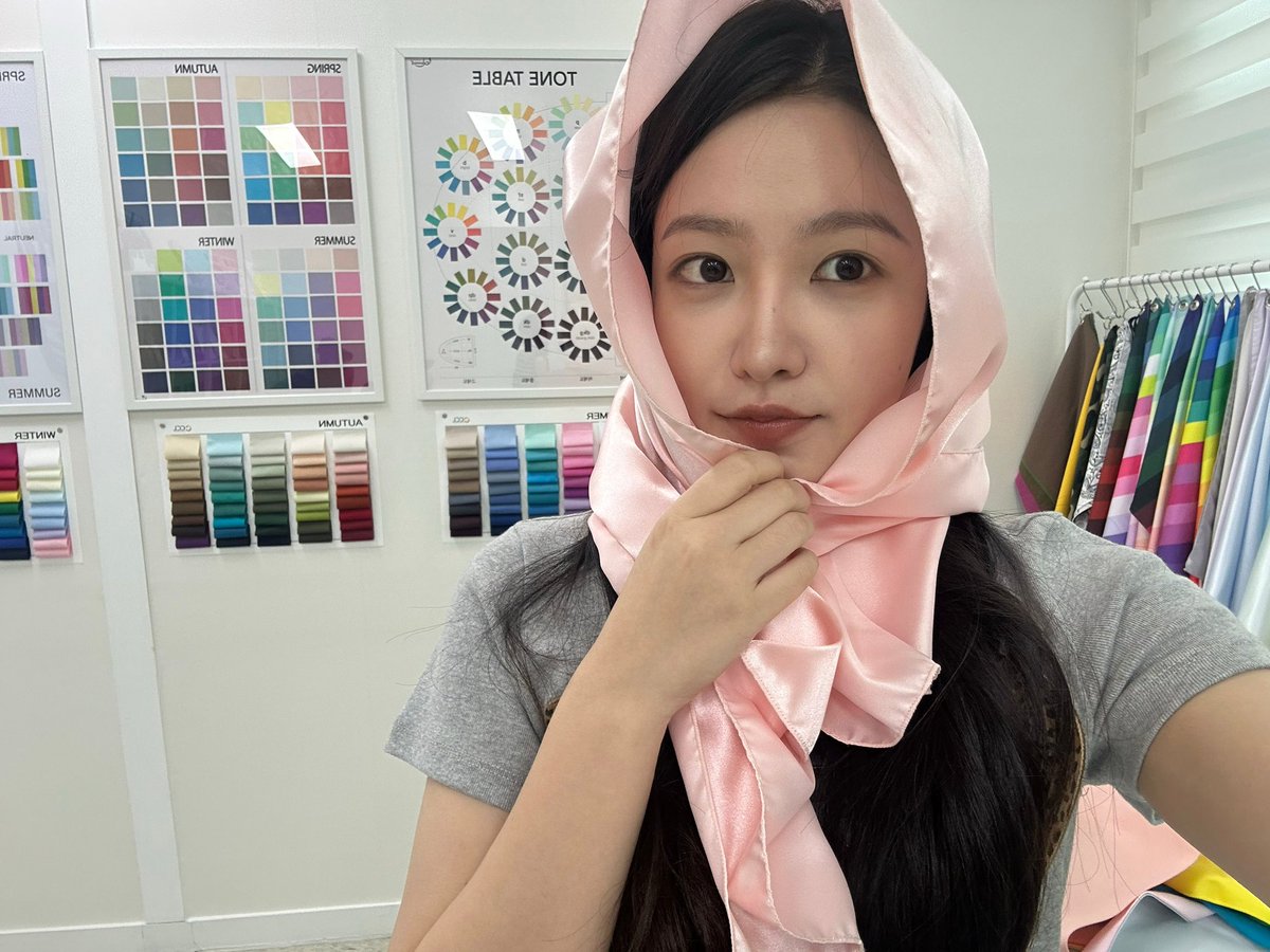 KIMYERIM_INTL's tweet photo. 💌 260930 KIM YERIM 💜💬 7:15pm KST

(📸)
“Watch the YouTube video and leave me some feedback~~~”
(📸)
“Hahaha 🩷”

#김예림 #KIMYERIM #예리 #YERI https://t.co/zCNk523lVT