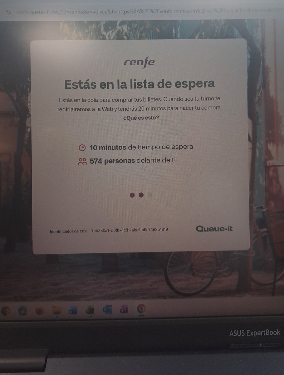 mjparcero's tweet photo. Entrar en @Renfe y encontrarme 574 de cola virtual. Por un momento pensé que Rosalía sacaba entradas.
Supero cola: trenes no disponibles o completos.
Los Juegos de Hambre de los billetes de tren ha empezado!!! https://t.co/KmKzzolkxN