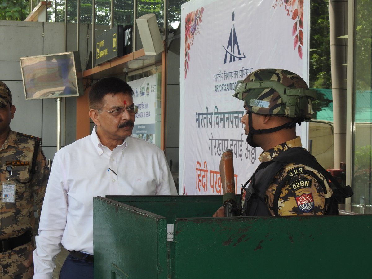 DG_UPSSF's tweet photo. दिनांक 30.09.2026 को श्री आलोक सिंह, पुलिस महानिदेशक, यूपीएसएसएफ / पीएसी, उत्तर प्रदेश द्वारा सिविल एयरपोर्ट, गोरखपुर का भ्रमण / निरीक्षण किया गया।... @Uppolice @UPGovt https://t.co/xY6955csNj