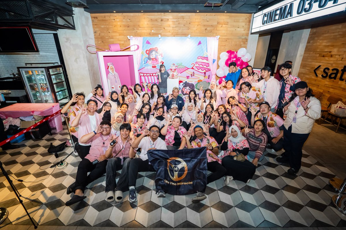 F_OllaJKT48's tweet photo. happy anniversary juga buat my fengbess Olla The Miracle. Makasih yaa selalu dukung dan temani aku sampe 8 tahun ini WKWK walaupun kita GENGSI tapi i love you loh 💖🥳 
#8eThereForOlla #8thAnniversaryOTM https://t.co/qWvcCGeVBJ