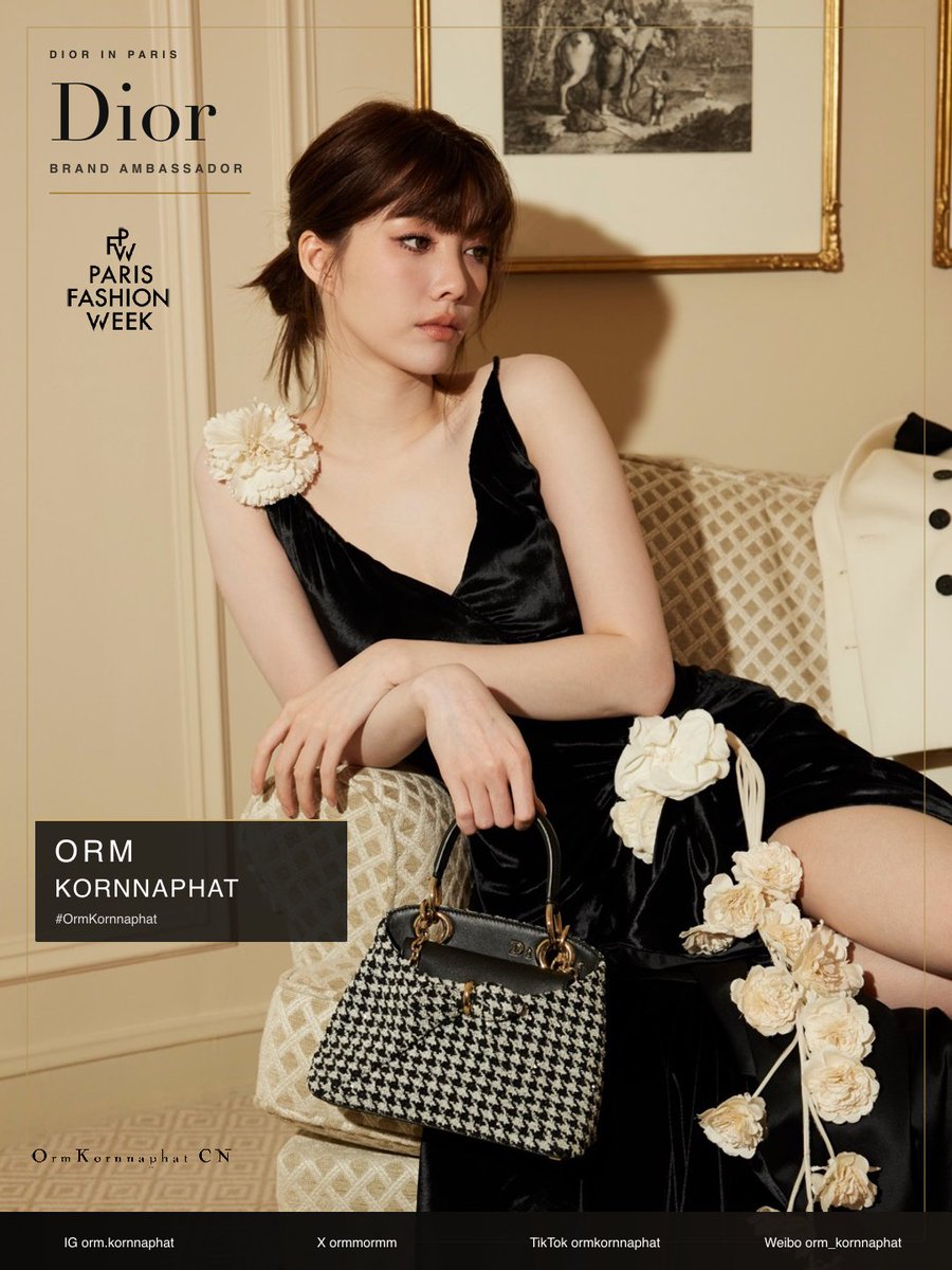 OrmKorn_CN's tweet photo. With a sharp outlook and natural ease, Orm Kornnaphat steps into the Dior Summer27 atmosphere like she belongs in the Paris fashion crowd.

LINGORM BA DIOR AT PFW
#OrmKornnaphat
#OrmKornnaphatDiorSummer27
#Dior #DiorSummer27 #PFW
#DiorSummer27xLingOrm
@ormmormm  @Dior  @XFashion https://t.co/GkSgxESXx2