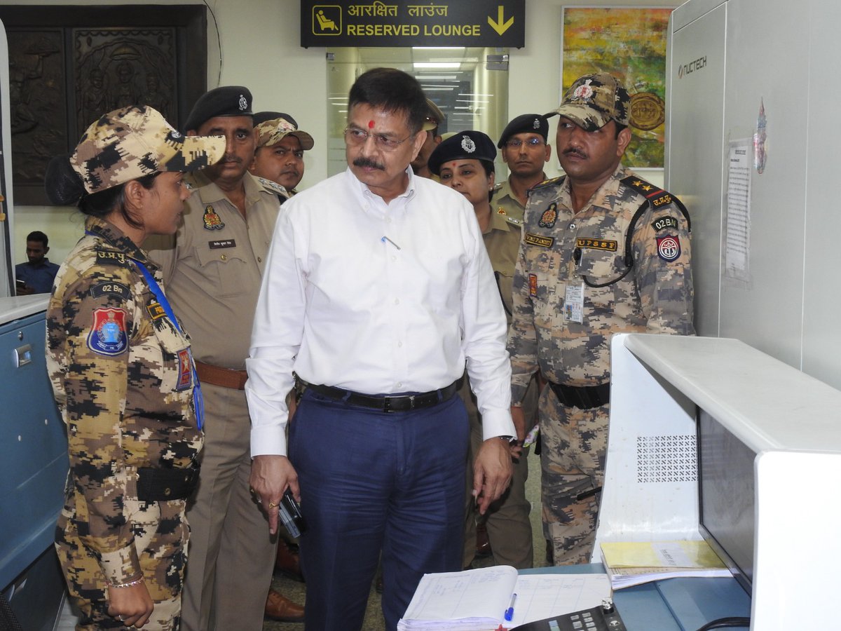 DG_UPSSF's tweet photo. दिनांक 30.09.2026 को श्री आलोक सिंह, पुलिस महानिदेशक, यूपीएसएसएफ / पीएसी, उत्तर प्रदेश द्वारा सिविल एयरपोर्ट, गोरखपुर का भ्रमण / निरीक्षण किया गया।... @Uppolice @UPGovt https://t.co/xY6955csNj