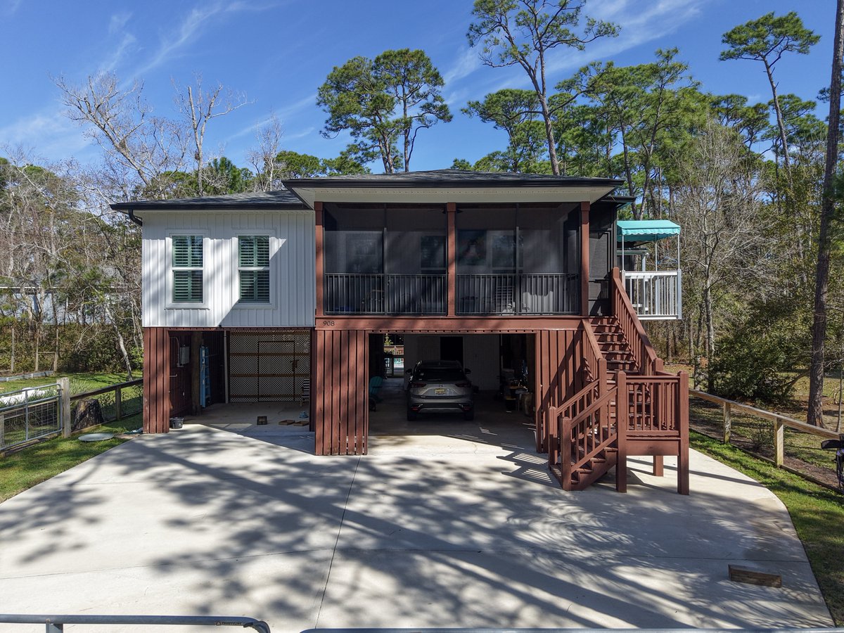 kennonhen's tweet photo. The Land Man Has This Home on Dauphin Island 

Brokered by IXL Real Estate 

Kennon " Land Man " Henderson 
251-402-0420 

908 Longfellow Pl, Dauphin Island, AL 36528 
3 Bedrooms &amp; 2 Full baths at 1,400 sqft
Sits on .029 Acres

Priced at 520,000 https://t.co/SX0R2q2tVW