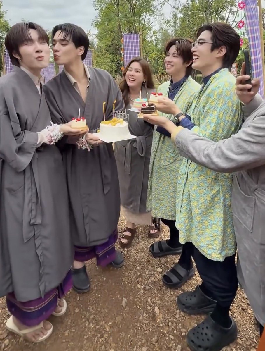 pploy_nari's tweet photo. ครือวันเกิดหะริดถ่ายงานแต่งจริงๆ😭😭😭😭😭😭😭😭

#เขมจิราต้องรอดตลอดกาลSeries 
#KhemjiraForeverTheSeries https://t.co/7PiyJAslV2