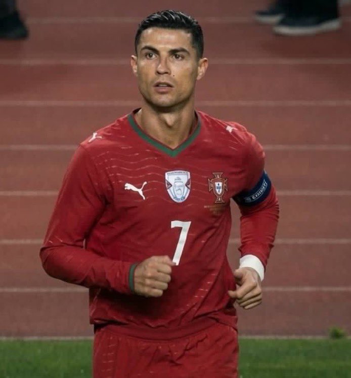 EarnRight200's tweet photo. @TouchlineX @elchiringuitotv Men are simple i post Cristiano pic and they like https://t.co/tteY9QgdVl