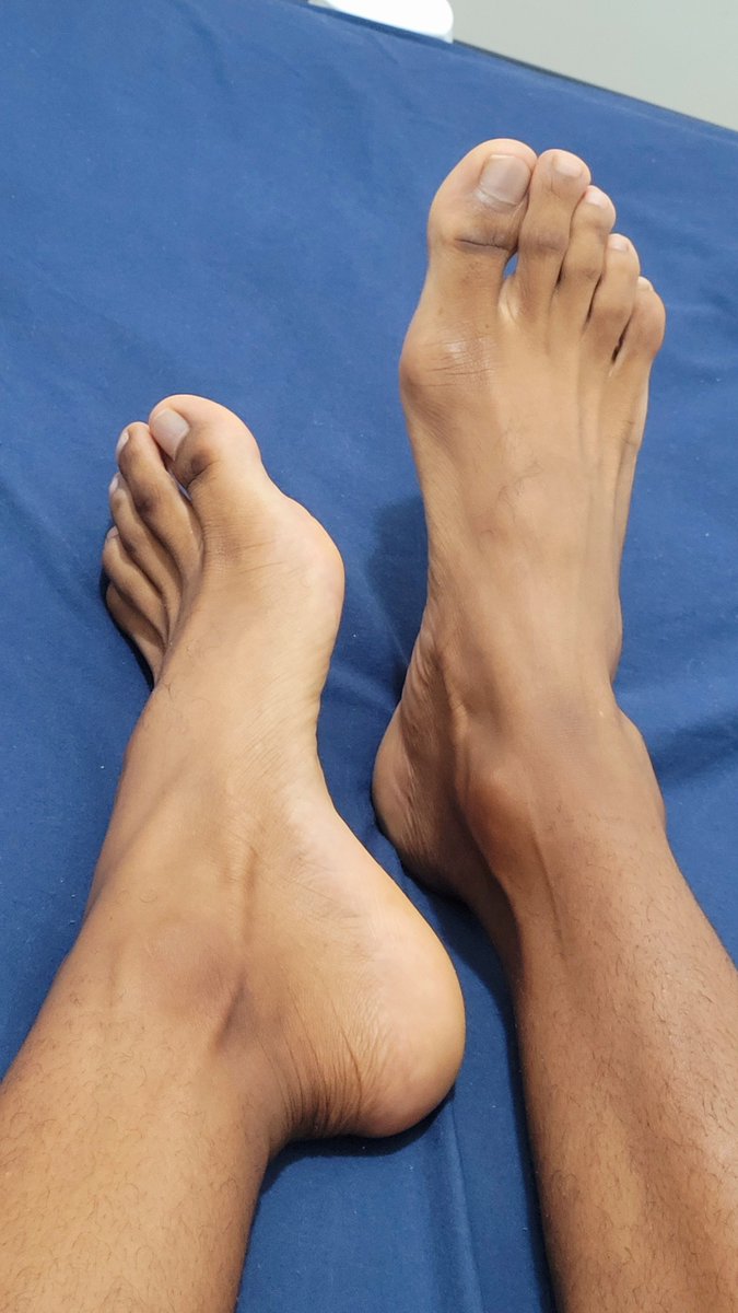 FcampfeetXXX's tweet photo. Who's gonna service them while I chill? 👣😏
#malefeet #gayfeet #feetmale #gay https://t.co/dkcIIA0CZh