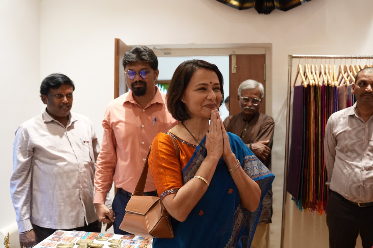 cooptexindia's tweet photo. Beautiful Collection of Sarees &amp; Exclusive Crafts from Poompuhar on display at the Expo!

Actress Amala Akkineni at the inauguration!
Location: Saptaparni, Banjara Hills, Hyderabad.

#saree #handloom #poompuhar #crafts #art #handicraft #expo #hyderabad https://t.co/6NEDa3Zrtn
