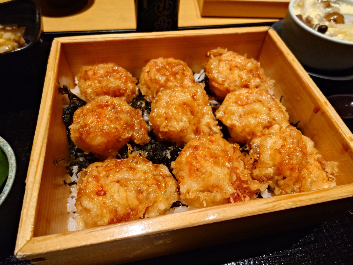 masanakamoto's tweet photo. 1日遅れですが火曜なのでスヌピマス⌚
海老重と鮑の磯焼きを食べてたら隣のテーブルに◯◯◯様居たけどやっぱり全身クロムハーツなんだ🤭
てか今月見かけるの2回目🤣
そして海老重が美味しかった🤤
#OMEGA
#SpeedyTuesday https://t.co/LAlqfE2dzc