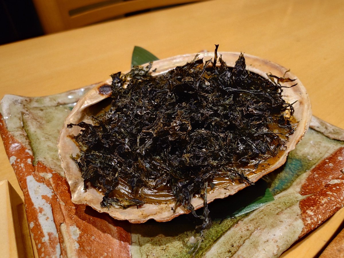 masanakamoto's tweet photo. 1日遅れですが火曜なのでスヌピマス⌚
海老重と鮑の磯焼きを食べてたら隣のテーブルに◯◯◯様居たけどやっぱり全身クロムハーツなんだ🤭
てか今月見かけるの2回目🤣
そして海老重が美味しかった🤤
#OMEGA
#SpeedyTuesday https://t.co/LAlqfE2dzc