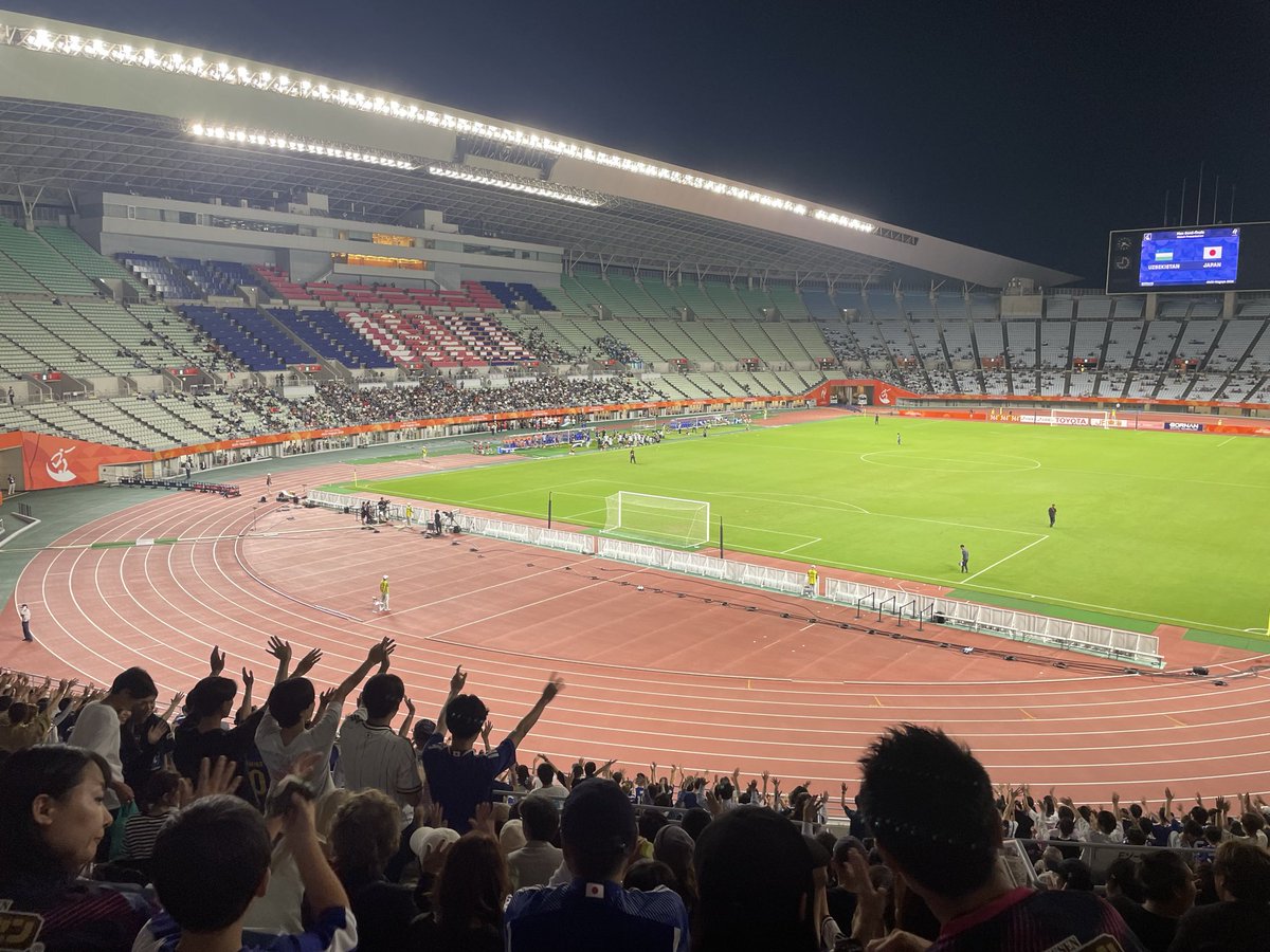 SPOON16201311's tweet photo. アズ君、ありがとう♫
サッカー、アジア大会、準決勝。in大阪 https://t.co/l8qffNwSZu