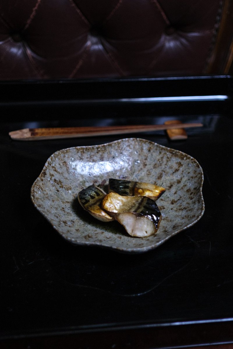 knulpAA's tweet photo. 今日は息子は夕食いらず。食べる量もたいぶ減った大人だけの食卓。そんな時に最適な安達健さんの葉形のうつわ。

安達健さんのうつわの通販は本日9月30日（水）中で終了ですのでお早めに。

＊プロフィールからアクセス可
https://t.co/ZGtxBjC5Fb https://t.co/Cc8nfiVf3Y