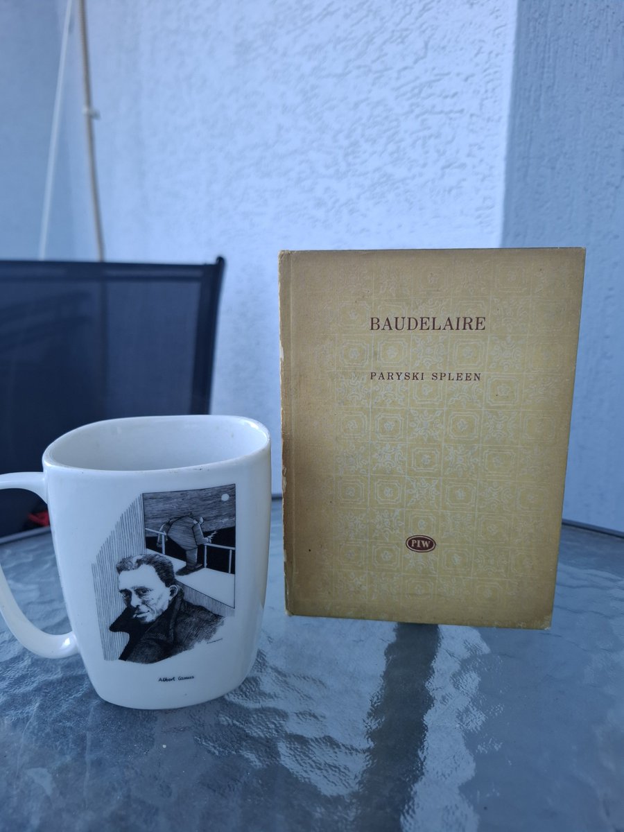mikkwiat's tweet photo. Bardzo lubię czytac Baudelaire'a jesienią. https://t.co/6wOYvqkA6F