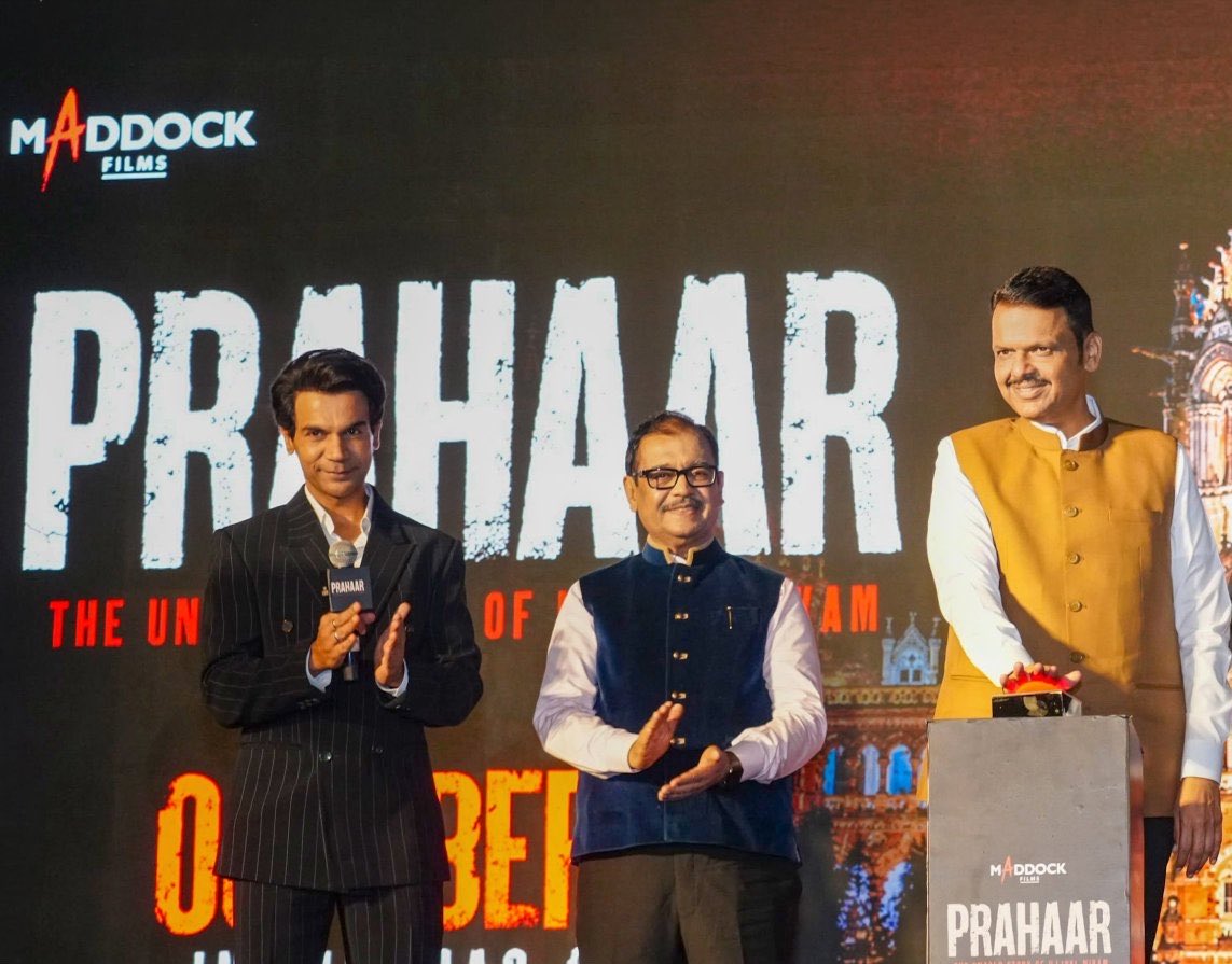 FabulasGuy's tweet photo. -Rajkumar Rao supported CJP cockroaches

-He said he performed Modi song in pressure 

Now he is sharing stage with @Dev_Fadnavis who Unveiled the trailer of his movie PRAHAAR

He @RajkummarRao thinks people forgot it but they remember everything https://t.co/0IkPNXx5cq