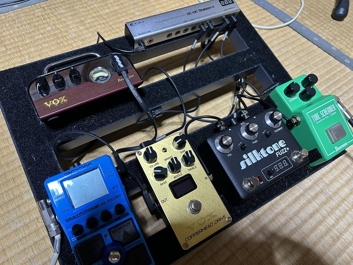 curtanswer's tweet photo. ヘッドアンプもボードにぶっ込んだ。

ボードの隙間にジャストフィット。

#VOXMV50 https://t.co/BjOZM1RMgp