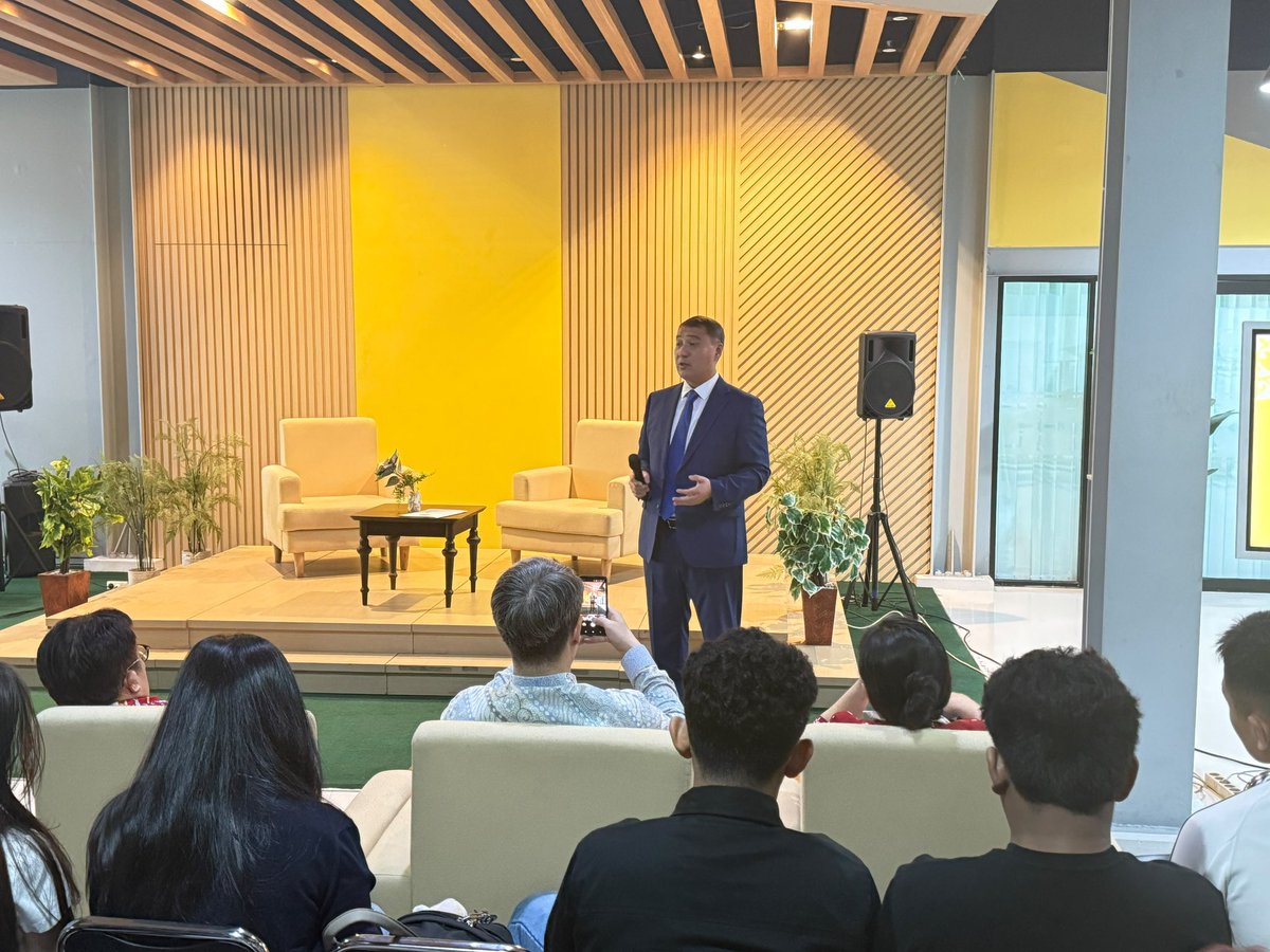 EmbKaz's tweet photo. Jakarta, September 30, 2026 – Ambassador of Kazakhstan to Indonesia Serzhan Abdykarimov delivered a lecture to the students and academic staff of President University on the topic: “Kazakhstan in a changing world: domestic reforms, foreign policy, and partnership with Indonesia.” https://t.co/eK2SggZkNr