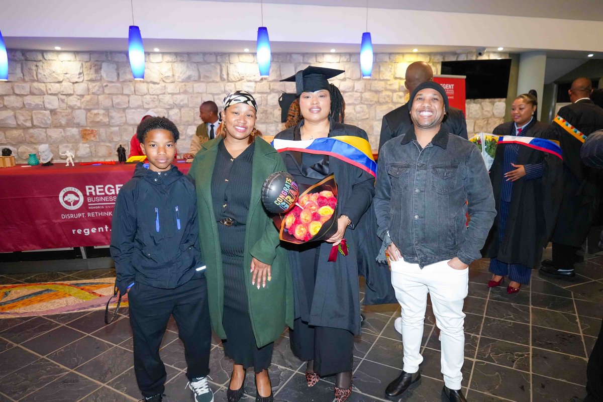 REGENT_BSchool's tweet photo. Cap on. Qualification secured. Celebration mode activated.
#TeachingDifferently #GraduationVibes #RegentBusinessSchool #RBSGrad2026 #TheREGENTDifference #CareerGoals https://t.co/MQtZ0sM52g