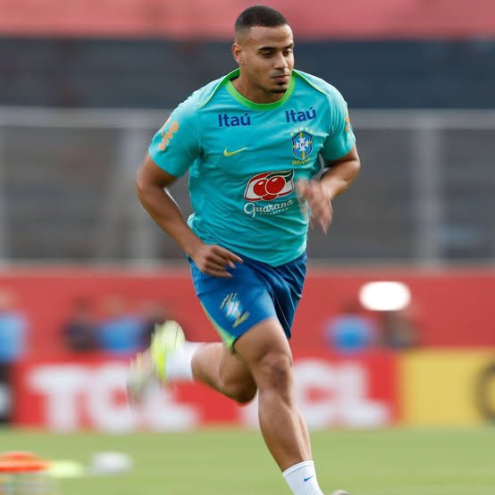 corinthianista8's tweet photo. Quando o Murillo, que na época tinha somente 22 anos, falhou e fez um jogo ruim contra a até então atual campeã e maior rival Argentina, naquela goleada por 4 a 1, crucificaram e pisotearam ele sem dó. Não pouparam palavras.

Agora quando o goleiro Otávio de 20 anos, comete uma sequência de falhas e faz um PÉSSIMO jogo contra a poderosa Austrália que não amedronta nem uma mosca, ninguém critica, ninguém diz nada. Só dão aquela boa e velha passada de pano e pedem pra ter paciência com o menino. 

E pasmem, acho que é o certo… Mas por que não tiveram paciência com o Murillo também? Por que jogaram ele direto na fogueira? O cara nunca mais sequer foi convocado, mesmo sendo um dos melhores zagueiros da Premier League.

Enfim, a hipocrisia.