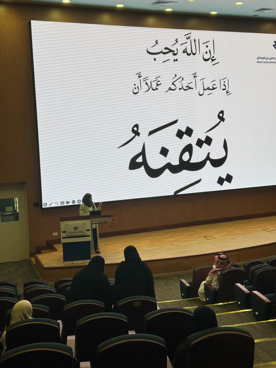 Med_iau's tweet photo. رحّبت كلية الطب بـ #جامعة_الإمام_عبدالرحمن_بن_فيصل بمتدربي الدراسات العليا في مختلف التخصصات من زمالات جامعة الإمام عبدالرحمن بن فيصل والبورد السعودي التابع للهيئة السعودية للتخصصات الصحية، بحضور عميد الكلية أ.د. محمد الشهراني، ووكيل الكلية للشؤون الأكاديمية د. محمد الجمعان، وبتنسيق من وكيلة الكلية للبحث العلمي والابتكار د. دلال بوبشيت، والمدير التنفيذي ��لشؤون الأكاديمية بالمدينة الطبية الأكاديمية د. عاصم عبدالقادر.

وشهد برنامج التهيئة التعريف بالأنظمة واللوائح الأكاديمية، واستكمال إجراءات التسجيل، واستعراض أحدث التطورات في المستشفى والكلية، إلى جانب مناقشة التقييم والصحة النفسية، والتأكيد على أهمية إعداد كوادر وقادة متميزين في القطاع الصحي مع انطلاقة العام الأكاديمي الجديد.