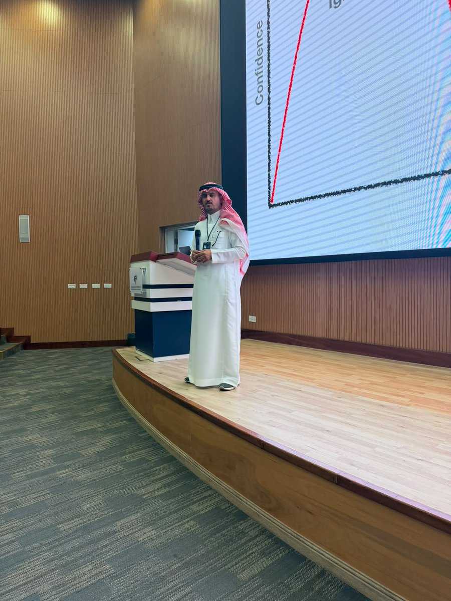 Med_iau's tweet photo. رحّبت كلية الطب بـ #جامعة_الإمام_عبدالرحمن_بن_فيصل بمتدربي الدراسات العليا في مختلف التخصصات من زمالات جامعة الإمام عبدالرحمن بن فيصل والبورد السعودي التابع للهيئة السعودية للتخصصات الصحية، بحضور عميد الكلية أ.د. محمد الشهراني، ووكيل الكلية للشؤون الأكاديمية د. محمد الجمعان، وبتنسيق من وكيلة الكلية للبحث العلمي والابتكار د. دلال بوبشيت، والمدير التنفيذي ��لشؤون الأكاديمية بالمدينة الطبية الأكاديمية د. عاصم عبدالقادر.

وشهد برنامج التهيئة التعريف بالأنظمة واللوائح الأكاديمية، واستكمال إجراءات التسجيل، واستعراض أحدث التطورات في المستشفى والكلية، إلى جانب مناقشة التقييم والصحة النفسية، والتأكيد على أهمية إعداد كوادر وقادة متميزين في القطاع الصحي مع انطلاقة العام الأكاديمي الجديد.