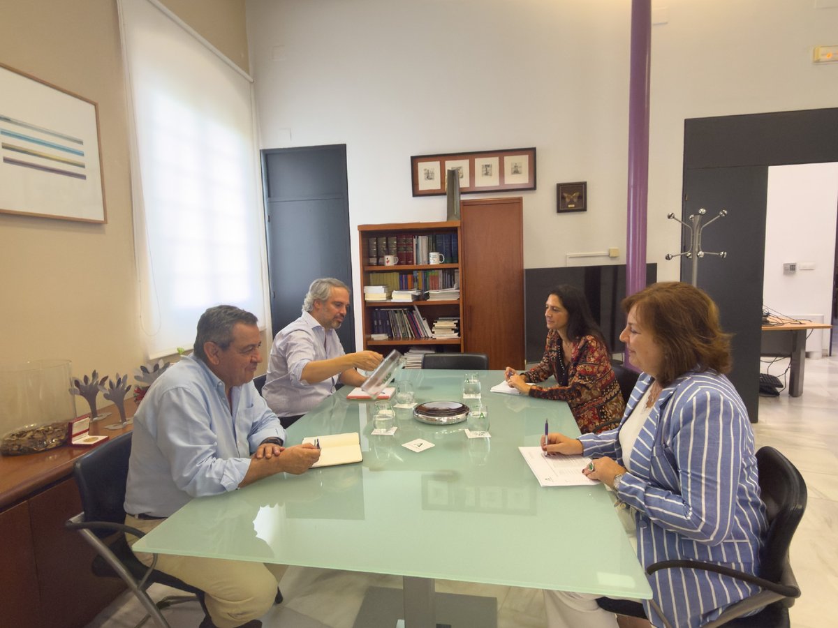 IAAPJunta's tweet photo. 🤝 El director del IAAP, @pploaiza, se reúne con la secretaria general de Administración Local, Cristina Jiménez, para coordinar líneas de trabajo y abordar temas comunes.
Reforzamos la coordinación para seguir mejorando la Administración.
@IAJuntaAND @JusticiaJunta https://t.co/O0fQpPcwGH