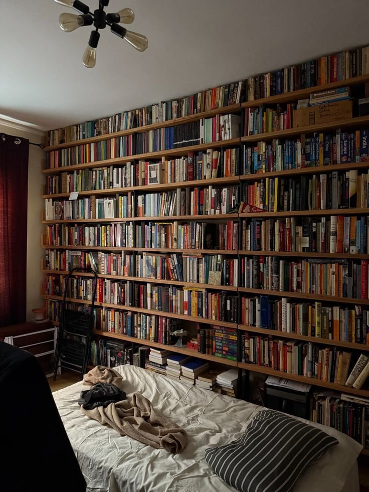 islaboards's tweet photo. I would sleep so well if my room was full of books https://t.co/MBIprj5SgL