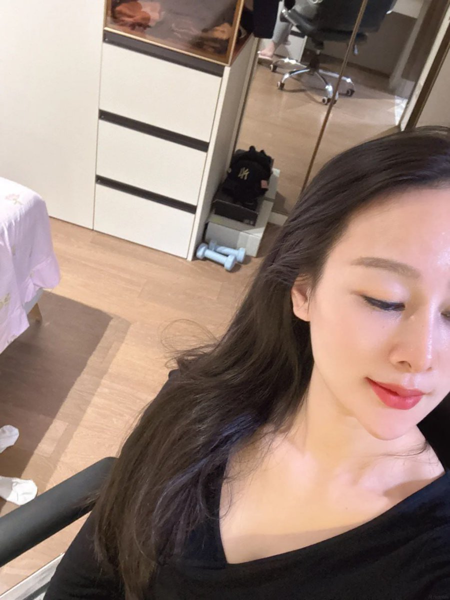 amimaze's tweet photo. 老公国庆又临时出差，看来这漫长的假期只能自己想想办法解决了。🙈

      平时大家一个人在家都是怎么解决的？ https://t.co/RHIQfS0UJt