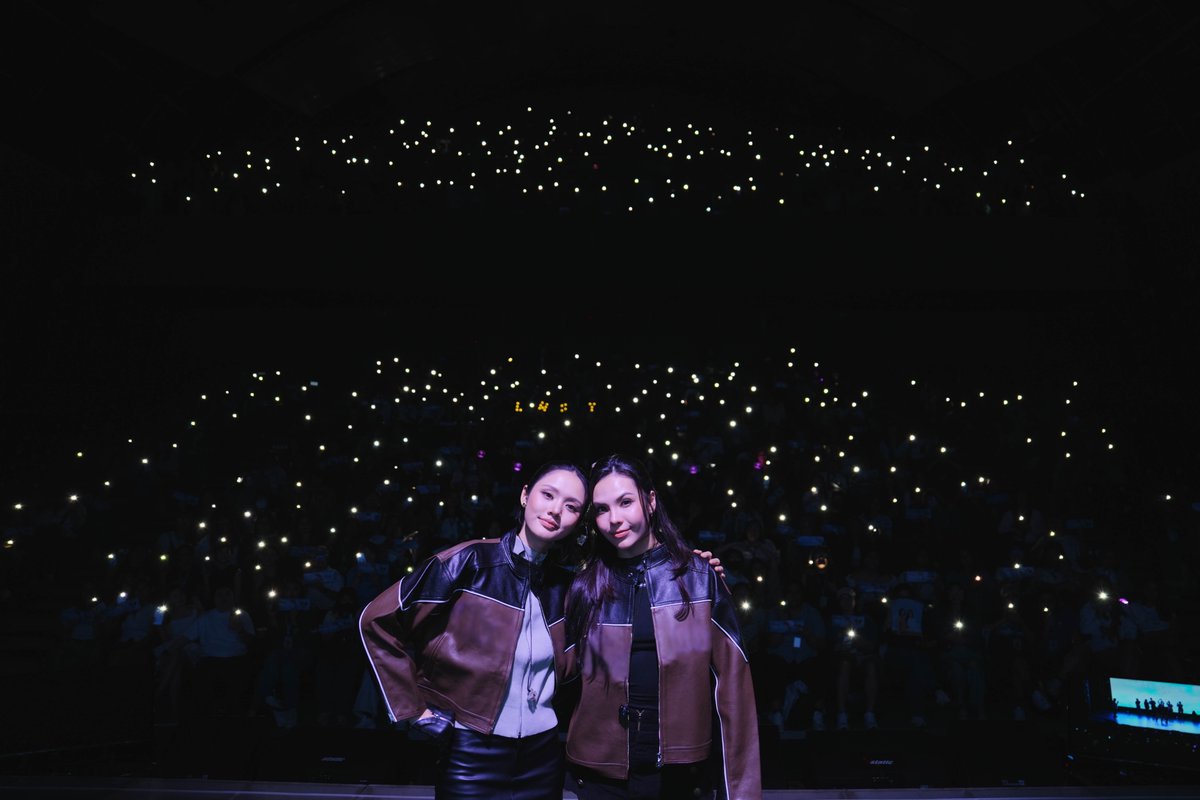 cdmentph's tweet photo. SI MAGANDA AT SI MASARAP SA MANILA 🫶

Here are photos of Lookmhee and Sonya looking like the absolute queens they are as they begin their Everafter tour in Manila.

And wow, Filo-Besties, what a crowd you are! You made this chapter as pasabog as it could be 💥

No wonder the girls had the best time and couldn't stop talking about how amazing you all are. You truly are the best Besties they could have asked for 🥰
Chapter 1 may have closed, but the story isn't over. 
Let's turn more pages and have more fun! ❤️

#LMSYEVERAFTER
#LMSYBeginInManila
#LMSY #ลูกหมีซอนญ่า
#LookmheeSonya 

More Photos here: https://t.co/X27X4tikA9