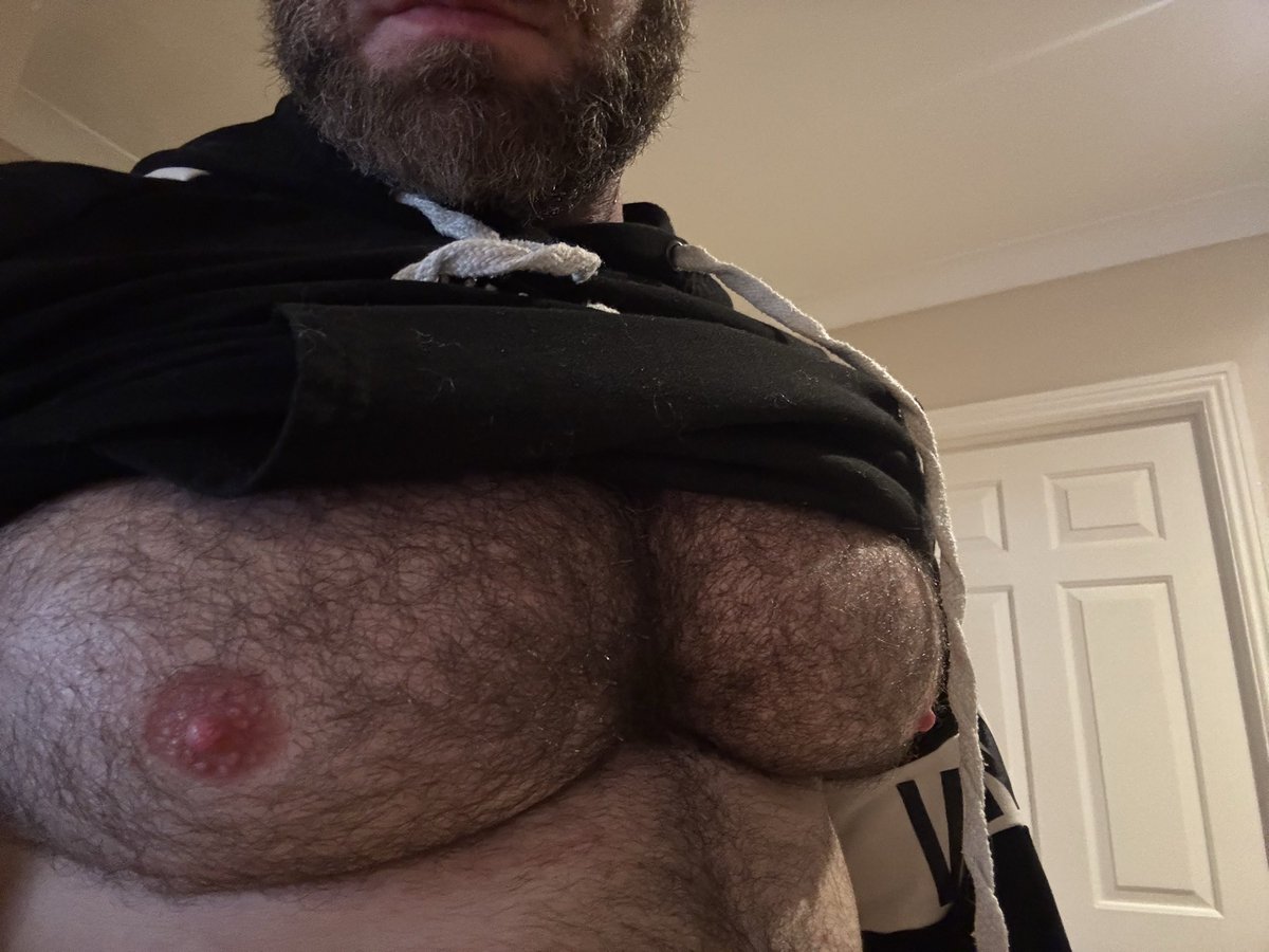 jaycottz1988's tweet photo. Trimmed these exactly 1 month ago for my progress reveal. Today they are furry pillows again 🙌😜 https://t.co/kPuFUtuDEa