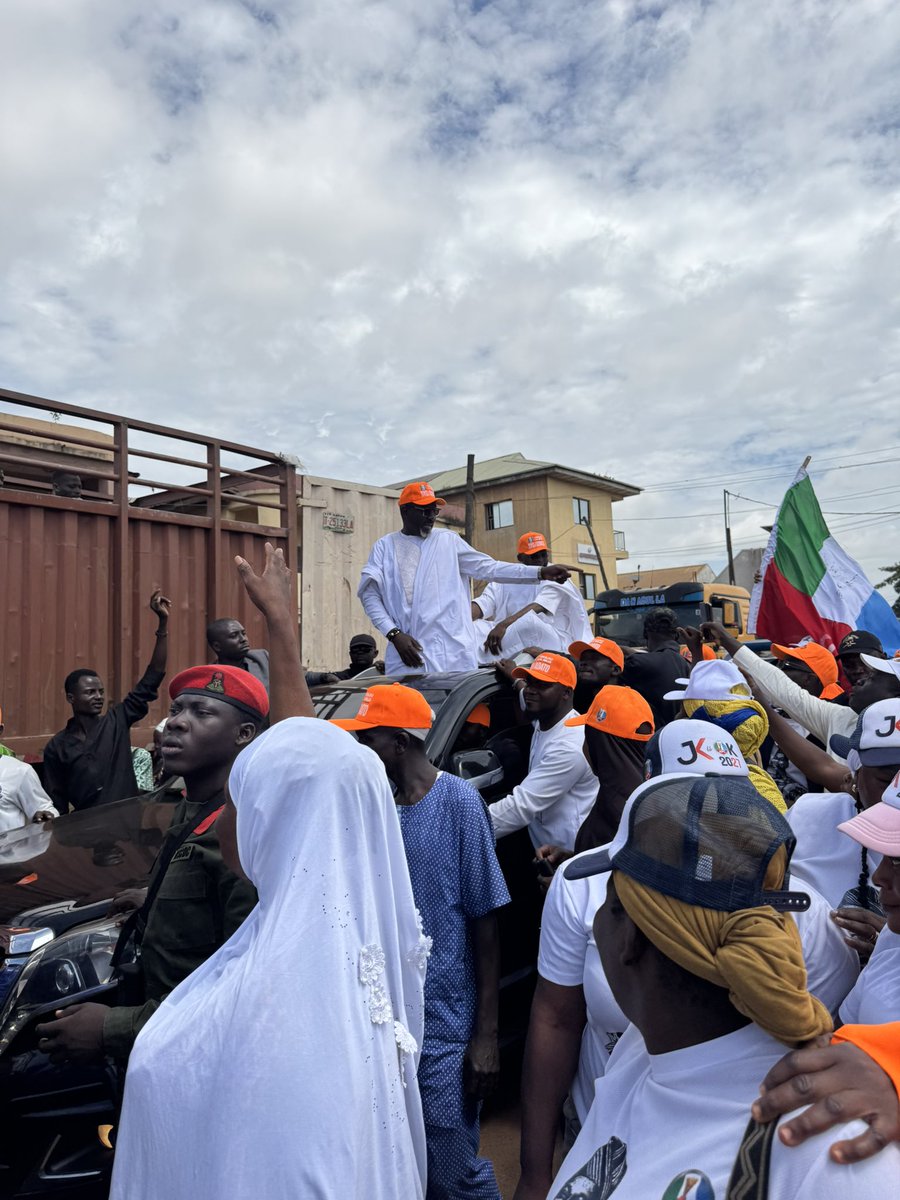 RealBushariSMA's tweet photo. A massive reception for our Deputy Governorship Candidate, Hon. Seun Ogunniyi Adato, @davniyi as he arrives in Offa for the APC Homecoming Rally.
The people are ready! APC is ready!
#APC #IwajuLaNlo #Offa #KwaraAPC #HomecomingRally #SYDADATO27 https://t.co/rzOrnTfbF6